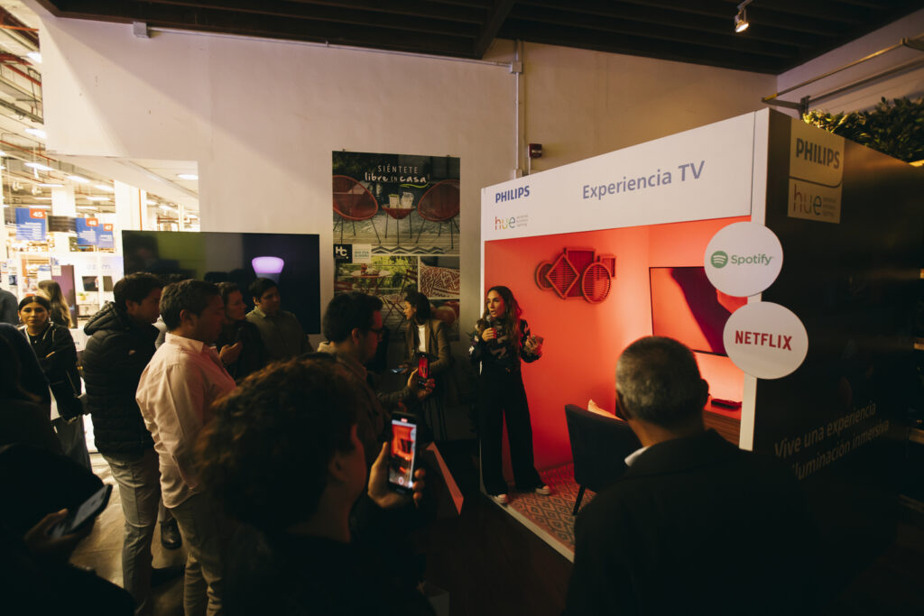 Sodimac y Philips Hue inauguran cabinas de experiencia para iluminar tu hogar 5 MGL1584