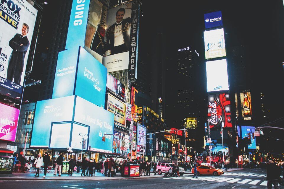 Audiencias OOH: más de 6 millones de limeños estuvieron expuestos a publicidad exterior en 2023 3 limeños publicidad exterior