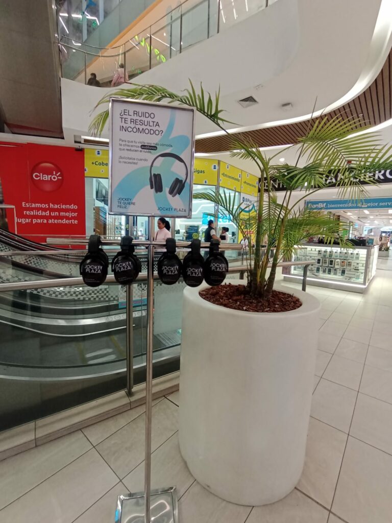 Jockey Plaza implementa su nuevo servicio de audífonos diseñados para personas neurodivergentes 2 056f8380 6f80 4ab2 9412 7a6c83a0257f