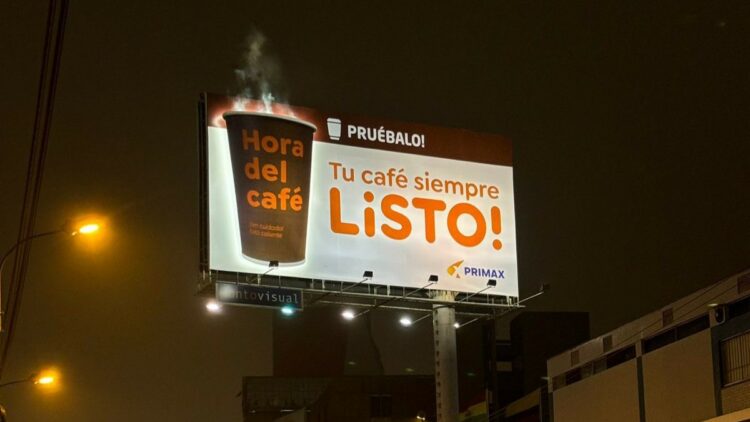 LiSTO! celebra el Día del Café Peruano instalando un panel publicitario que emite vapor real 1 75dfc4e0 0ca0 4cad bb41 3d328792e867