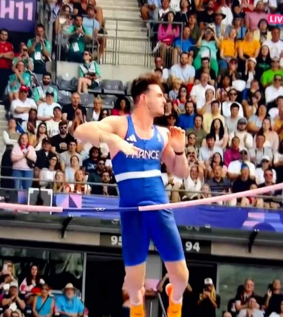 viral de atleta olímpico que tiró el listón con sus genitales