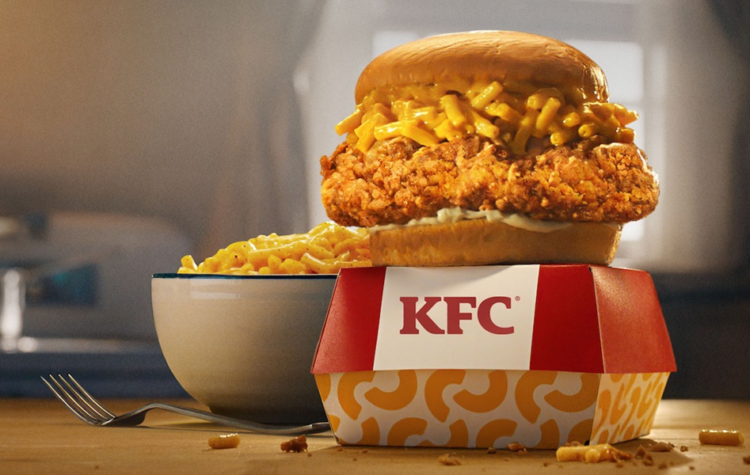 KFC redefine la “comida reconfortante” al añadir macarrones con queso a su sándwich de pollo crocante 1 KFC MACARRONES CON QUESO