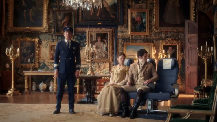Esta aerolínea lanza spot inspirado en Los Bridgerton para hablar sobre seguridad a bordo