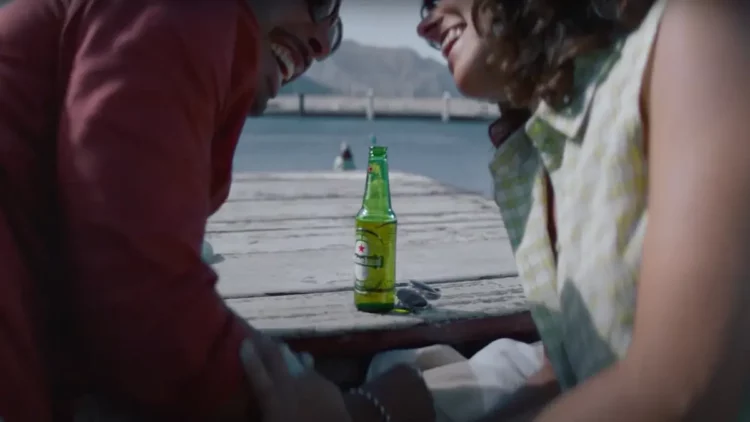 Heineken celebra la cerveza olvidada como símbolo de diversión en este spot 1 Heineken celebra la cerveza olvidada como símbolo de diversión en este spot