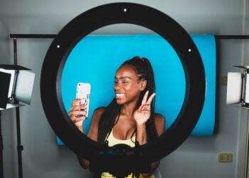 61% de los consumidores ha realizado una compra por recomendación de un influencer