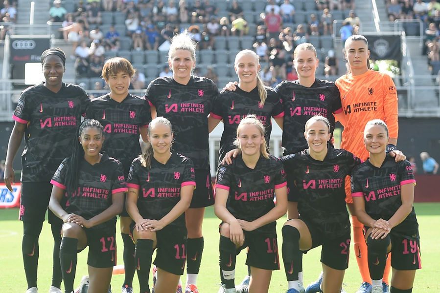 Nike fusiona el punk rock y el fútbol en la nueva camiseta del Chelsea FC 4 punk Chelsea FC