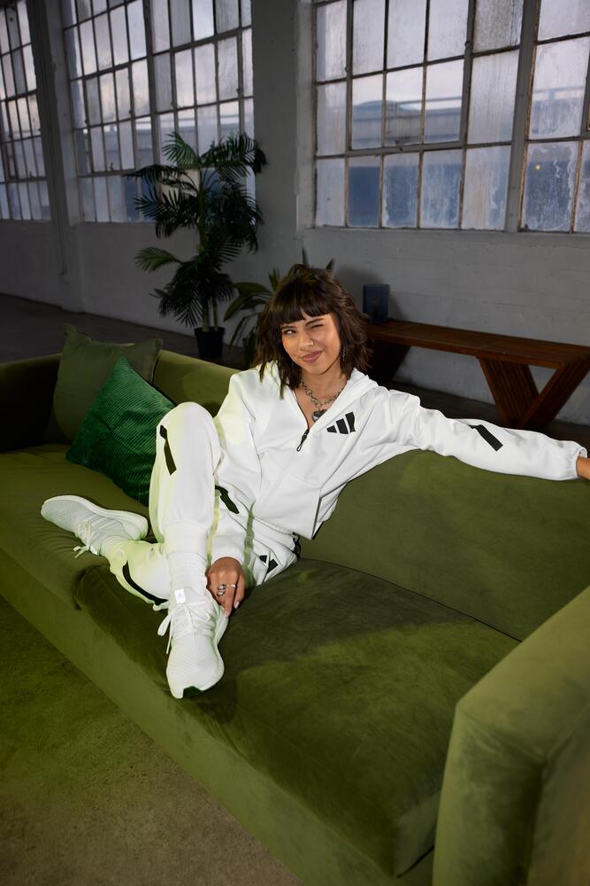 Adidas lanza su nueva colección ZNE con Bellingham, Dybala y Xochitl Gómez como protagonistas 3 674941 1