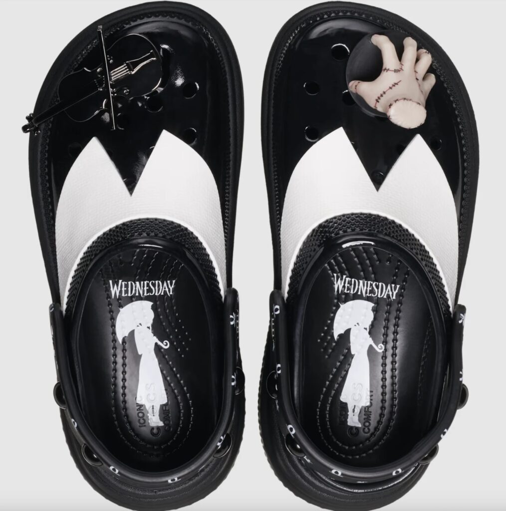 Crocs presenta su nueva colección inspirada en Merlina Addams 2 dbc74a2a 0cc1 48b7 8e0f 90cd538ed829