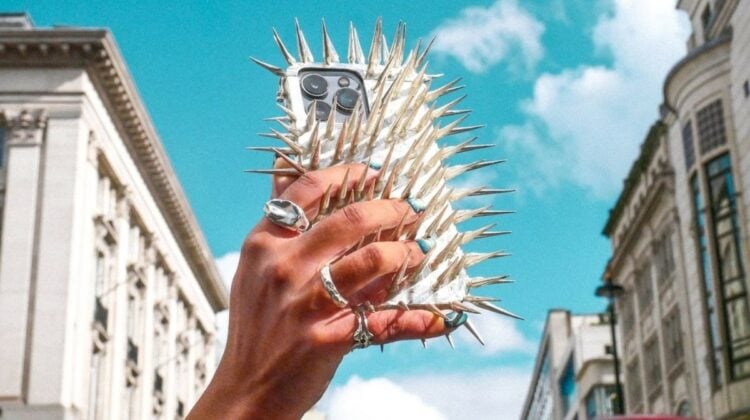 Así es "The Unsnatchable", la funda que promete poner fin a los robos de celulares en Londres 1 unsnatch