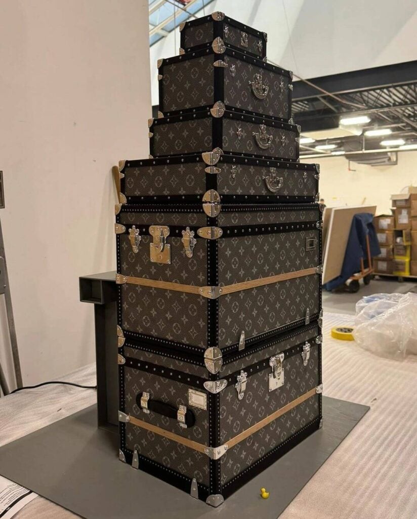 maletas gigantes Louis Vuitton