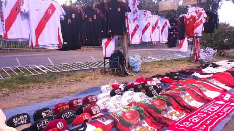 El comercio ambulatorio en el fútbol peruano: evolución, situación actual y desafíos 1 26e43f24 5ef5 41ad 9c89 efa5dbc66953s