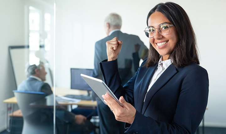 ¿Qué características valoran los peruanos en los líderes empresariales? 2 LÍDERES EMPRESARIALES PERUANOS