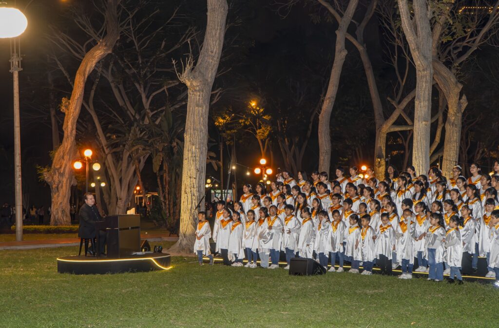 San Jorge presenta su nueva campaña navideña con un llamado a la paz que el Perú necesita 2 Lima coro de ninos