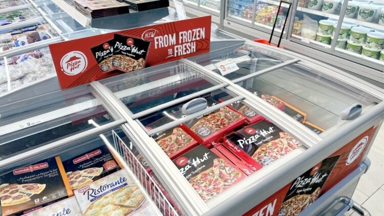 ¿Pizza Hut… congelada? La marca ‘troleó’ a sus clientes en Medio Oriente para demostrar su calidad 1 Pizza Hut congelada