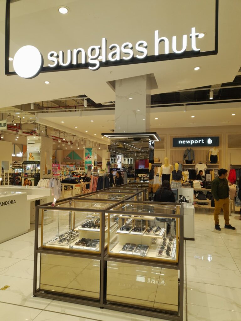 Sunglass Hut se expande y llega a Falabella con nuevos módulos de lujo 2 SGH Falabella 1 1 2