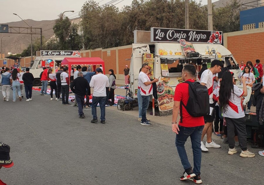 El comercio ambulatorio en el fútbol peruano: evolución, situación actual y desafíos 5 WhatsApp Image 2024 11 25 at 11.50.18 1