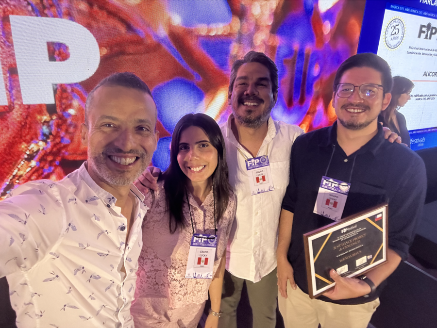 Aldo Canchaya recibe el premio FIP al mejor creativo de Iberoamérica 3 Captura de pantalla 2024 12 20 a las 5.59.49 p. m