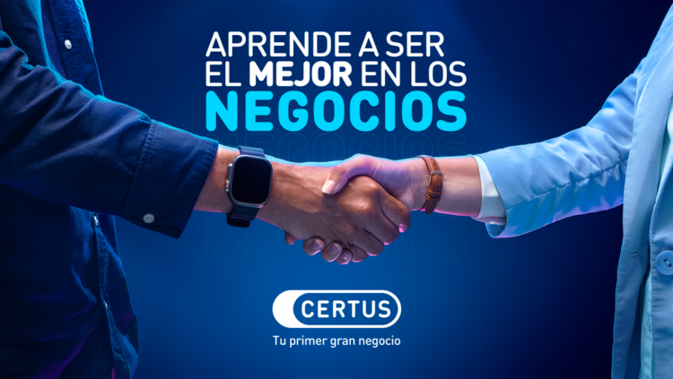 CERTUS usa el apretón de manos como símbolo de un primer gran negocio: invertir en tu educación 1 Camisa azul CERTUS0101 2