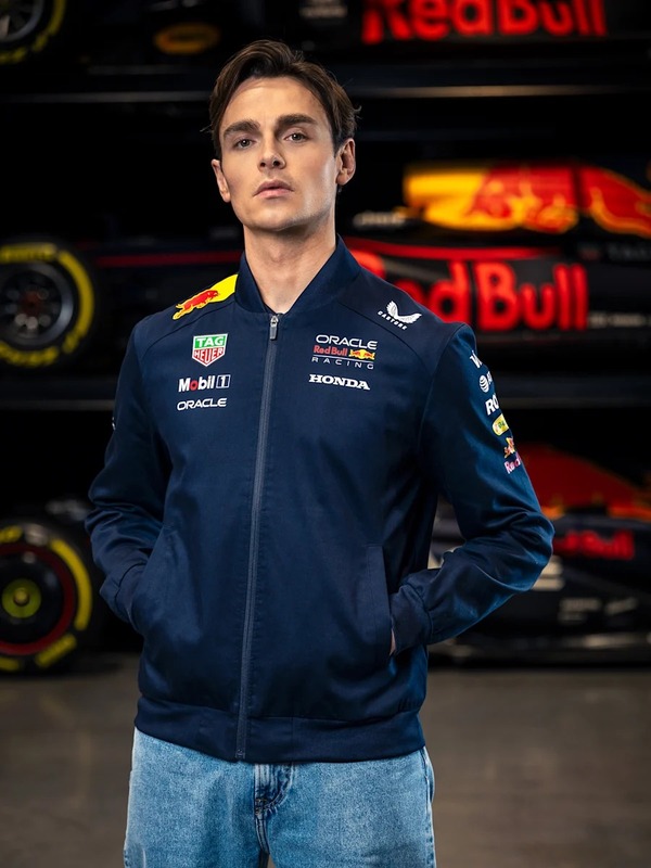 Red Bull Racing lanza su exclusiva colección para la temporada 2025 en colaboración con Castore 2 WhatsApp Image 2025 02 14 at 10.41.31 2