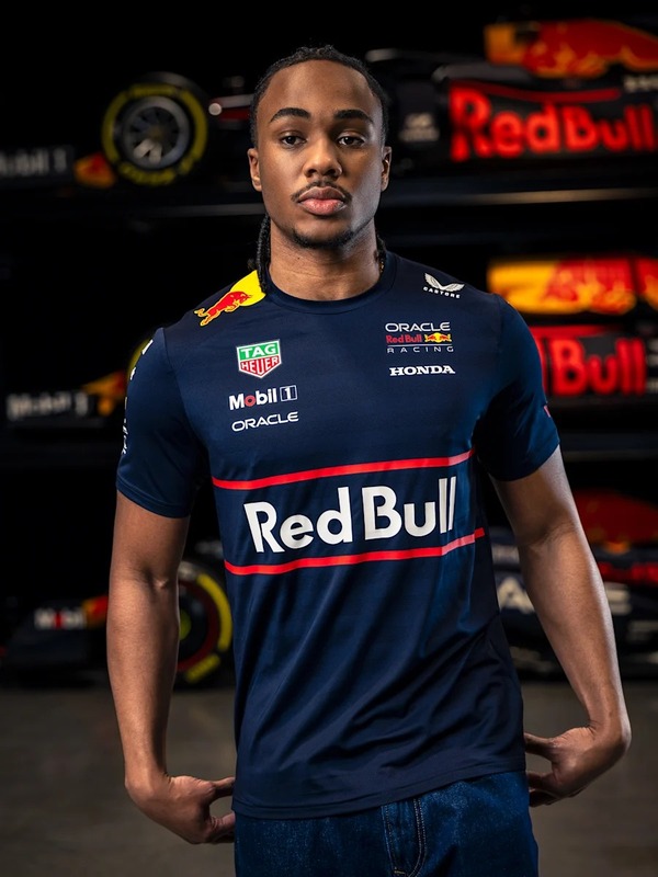 Red Bull Racing lanza su exclusiva colección para la temporada 2025 en colaboración con Castore 3 WhatsApp Image 2025 02 14 at 10.43.22 1