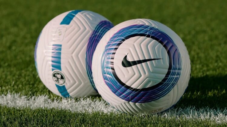 La Premier League apuesta por la nostalgia y presenta un balón inspirado en el icónico modelo Total 90 1 WhatsApp Image 2025 02 19 at 12.19.05 1