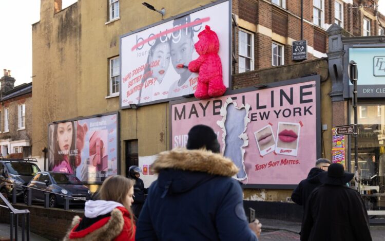 *** FREE FOR EDITORIAL USE ***
Maybelline Super Stay Teddy Billboard on Clapham High Street, London, UK.

Photograph by Ben Stevens 
Friday 14th February 2024