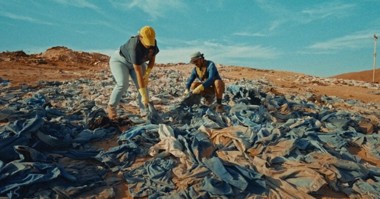 “Re-commerce Atacama”, la iniciativa que puso en “venta”a costo cero la ropa desechada en el desierto 1 PORTAL 2025 03 18T153049.071