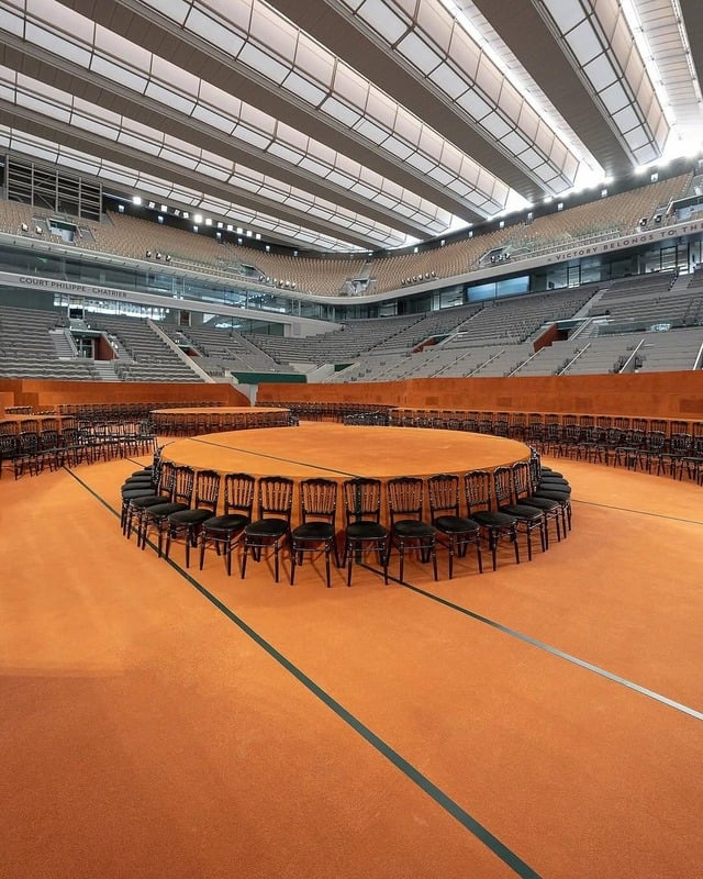 Lacoste transforma un estadio de tenis en pasarela para presentar su colección Otoño-Invierno 2025/26 4 WhatsApp Image 2025 03 14 at 14.56.00 1