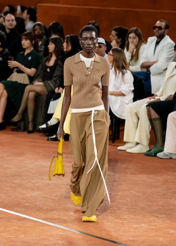 Lacoste transforma un estadio de tenis en pasarela para presentar su colección Otoño-Invierno 2025/26 5 WhatsApp Image 2025 03 14 at 14.57.02 1