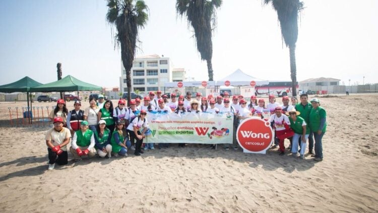 Supermercados Wong y Sofía Mulanovich lideran jornada de limpieza en la Playa San Pedro de Lurín 1 WhatsApp Image 2025 03 18 at 10.27.04 1