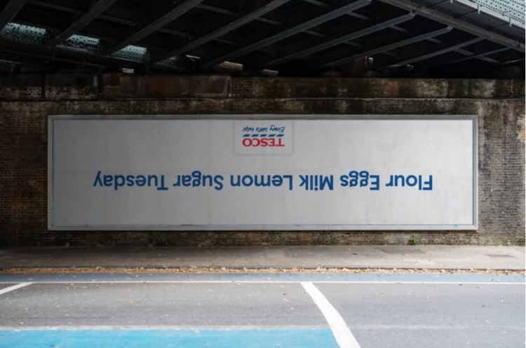 Tesco invierte el texto en sus paneles para celebrar el Día del Panqueque 1 tescouk