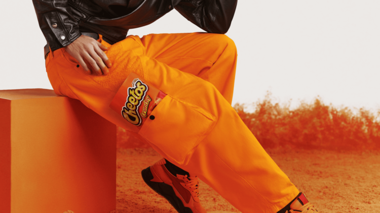 Cheetos lanza unos pantalones ideales para disfrutarlos sin miedo a mancharte 1 chetos 1
