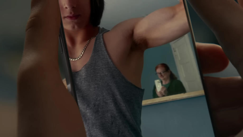 Apple anuncia su función ‘Clean up’ con un spot que muestra el resultado de pedirle a mamá que te fotografíe 2 image 5