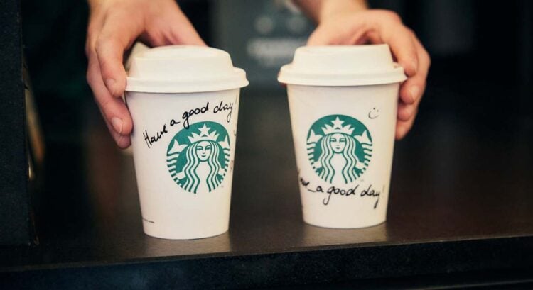 Starbucks lanza nueva versión de su característico vaso para llevar 1 1200x655 CupAndLid Handwritten