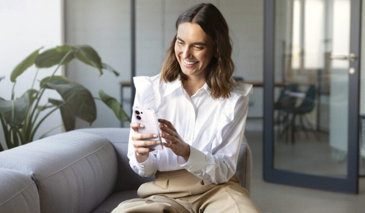 El 57% de madres peruanas renueva su celular luego de dos años de haber adquirido uno 1 WhatsApp Image 2025 05 09 at 11.45.35