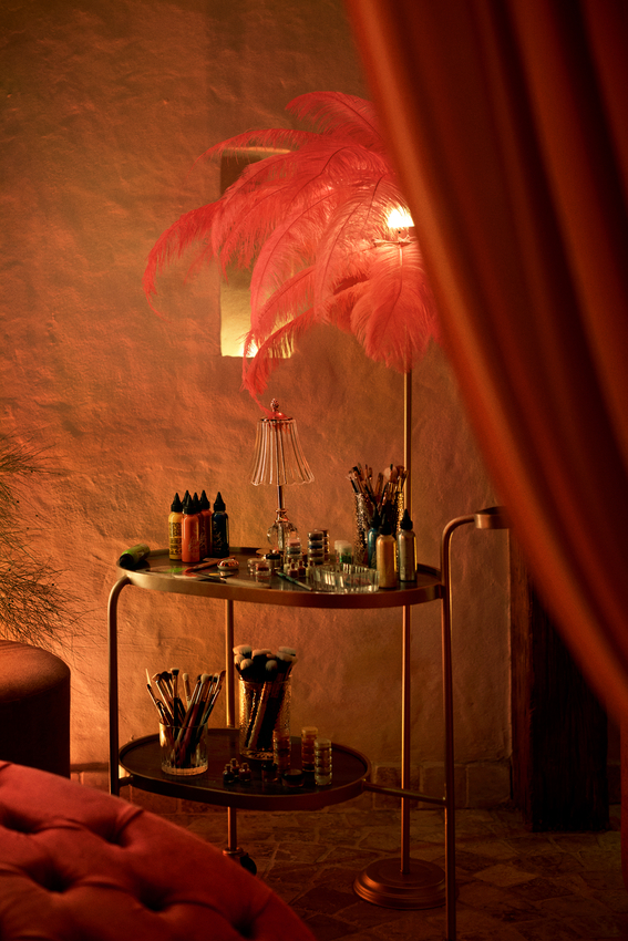 Karol G y Airbnb presentan experiencia exclusiva y sin costo para fans 4 Airbnb Originals Karol G Body Art Station Summer Release 2025 Credit Marroquin 1