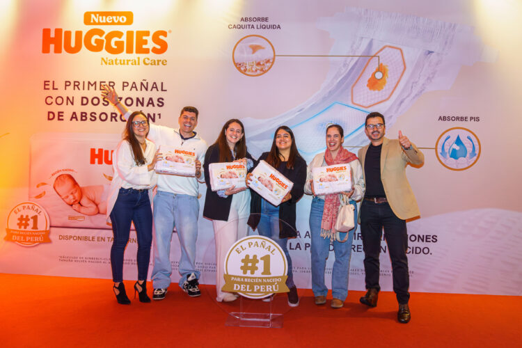 Evento Huggies Fiorella Moretti Ignacio Baladan Ximena Tizon Milagros Ramos Claudio Rico Javier