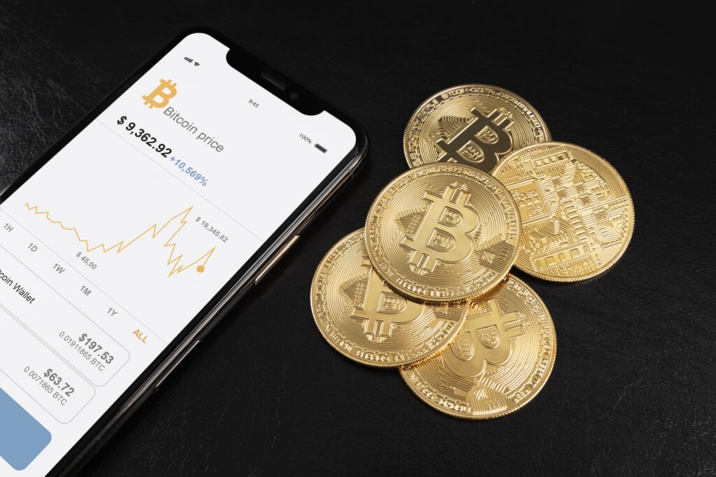 surtido minimalista de bodegones con criptomonedas