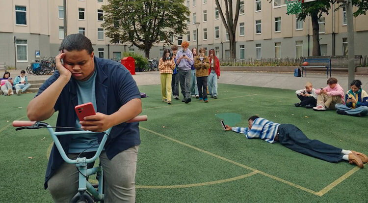 “Escondite digital”: campaña promueve el uso consciente de los smartphones entre adolescentes 1 portal 2025 09 04T145355.851