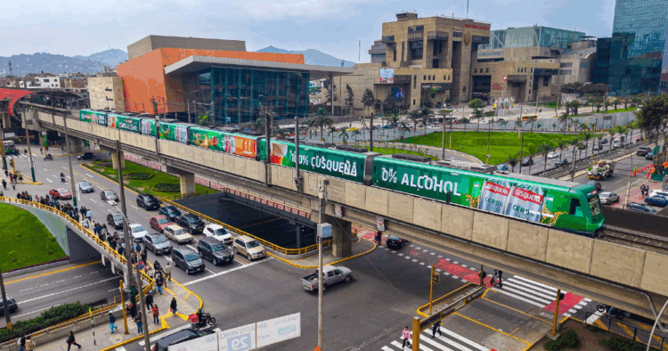 Cusqueña Cero celebra la posibilidad de disfrutar en cualquier momento con una activación inédita en la Línea 1 1 cusqueña cero