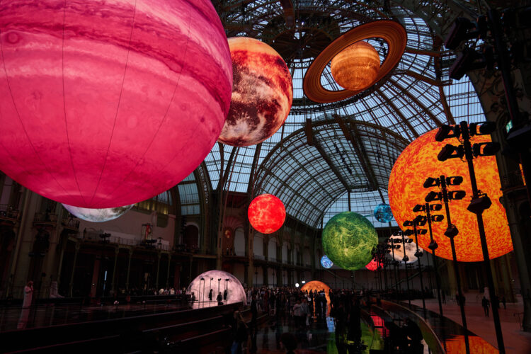 Chanel convierte su pasarela en una galaxia para marcar el inicio de una nueva era 1 17598296466578