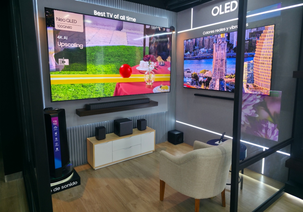 Samsung Smart Center inaugura nueva tienda: un centro de experiencia para interactuar con el ecosistema Samsung 4 BeFunky collage 2025 10 02T110236.723
