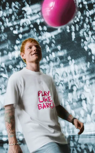 Ed Sheeran llega al Barça: su nuevo álbum "Play" protagoniza la camiseta del equipo 4
