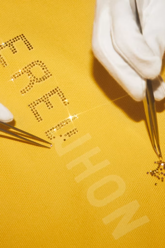 Swarovski celebra su aniversario con un jugo brillante y un tote de lujo 4 https hypebeast.com image 2025 10 28 swarovski celebrates 130 years erewhon signature tote bag juice collaboration release info 004