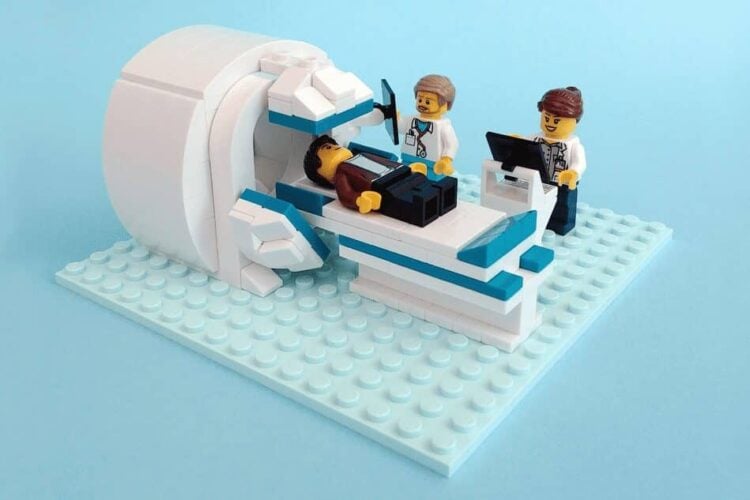 Este set de lego acompaña a niños en hospitales para aliviar su ansiedad médica 1 legacy