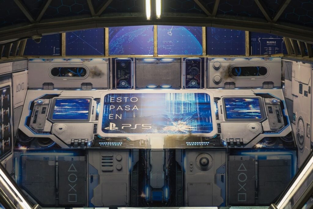 PlayStation transforma la estación de Sol en una experiencia galáctica para promocionar la PS5 3 1762434223458