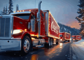 Coca-Cola renueva su campaña navideña 2025 con el regreso de los clásicos camiones en versión IA 6 Diseno 2025 11 03T142332.518