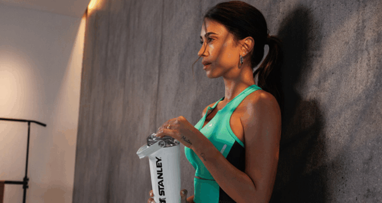 Antonela Roccuzzo se suma a Stanley 1913 como nueva embajadora global 1 Diseno 2025 11 19T125619.671