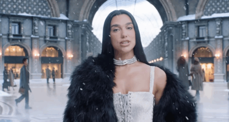 Dua Lipa convierte la Galleria di Milano en escenario para presentar el spot de los Juegos Olímpicos de Invierno 1 Diseno 2025 11 28T124444.847