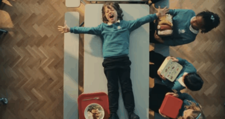 Shelter rompe el molde de los anuncios navideños y pone en foco la crisis de vivienda británica 1 Diseno 26